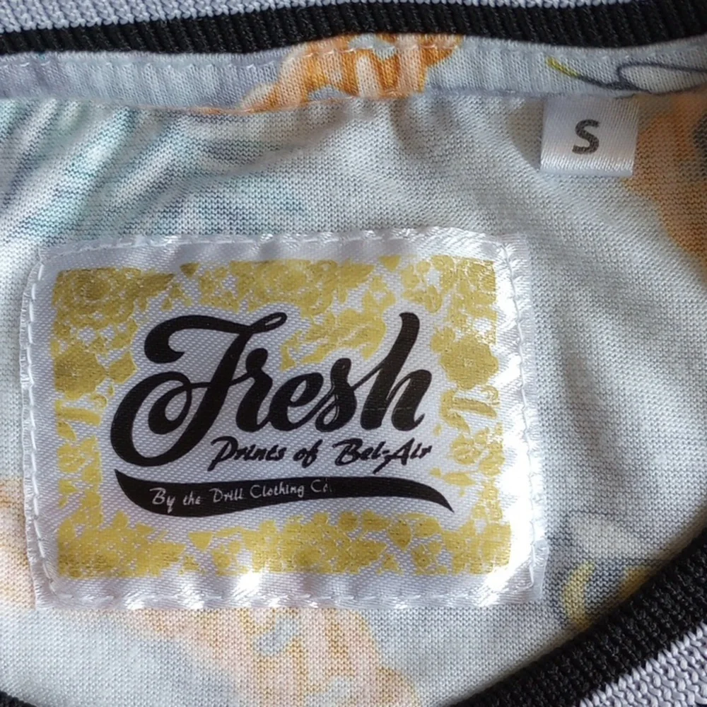 NWOT Fresh Prints of Bel Air Butterfly T-shirt S Ladybug Floral Blue White Pink - Picture 4 of 6